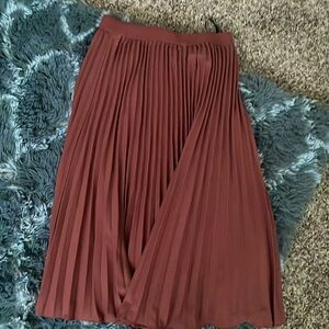 Beautiful pleated midi skirt. Used once.
